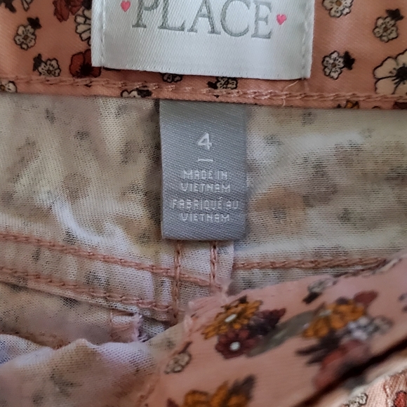 GIRLS SIZE 4 SHORTS - Picture 3 of 3